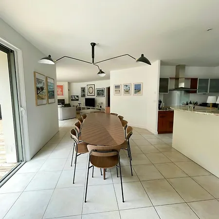 Vakantiehuis Contemporary With Heated Pool In Le Moulleau