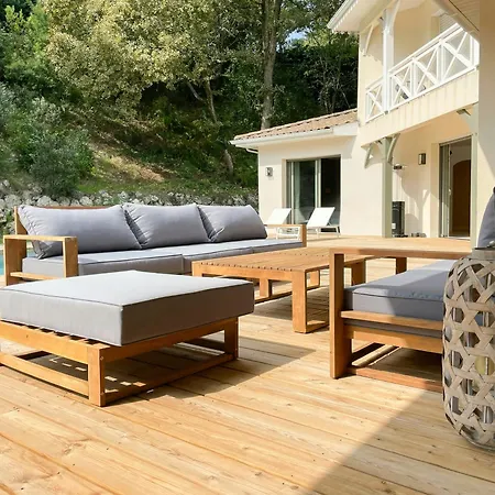 Vakantiehuis Contemporary With Heated Pool In Le Moulleau Arcachon