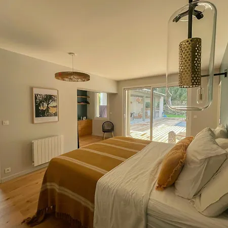 Vakantiehuis Contemporary With Heated Pool In Le Moulleau *