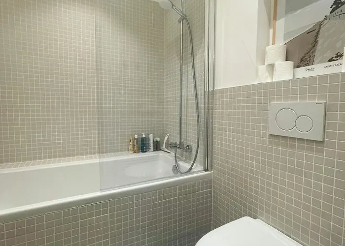Contemporary With Heated Pool In Le Moulleau Holiday home *